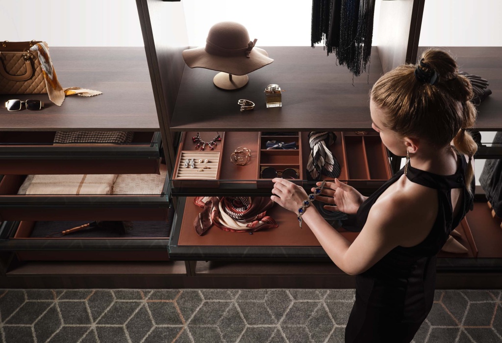 Cерия выдвижных полок и корзин Unihopper Glass NAKA