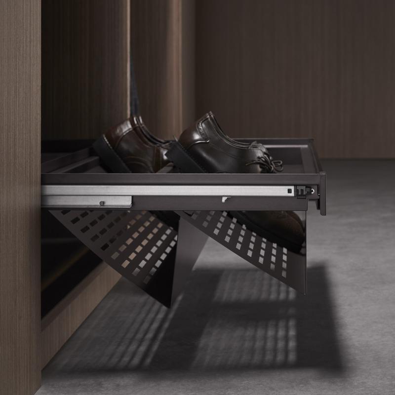 Выдвижная полка для обуви со стеклянной панелью Unihopper в базу 900мм с доводчиком clip-on NAKA