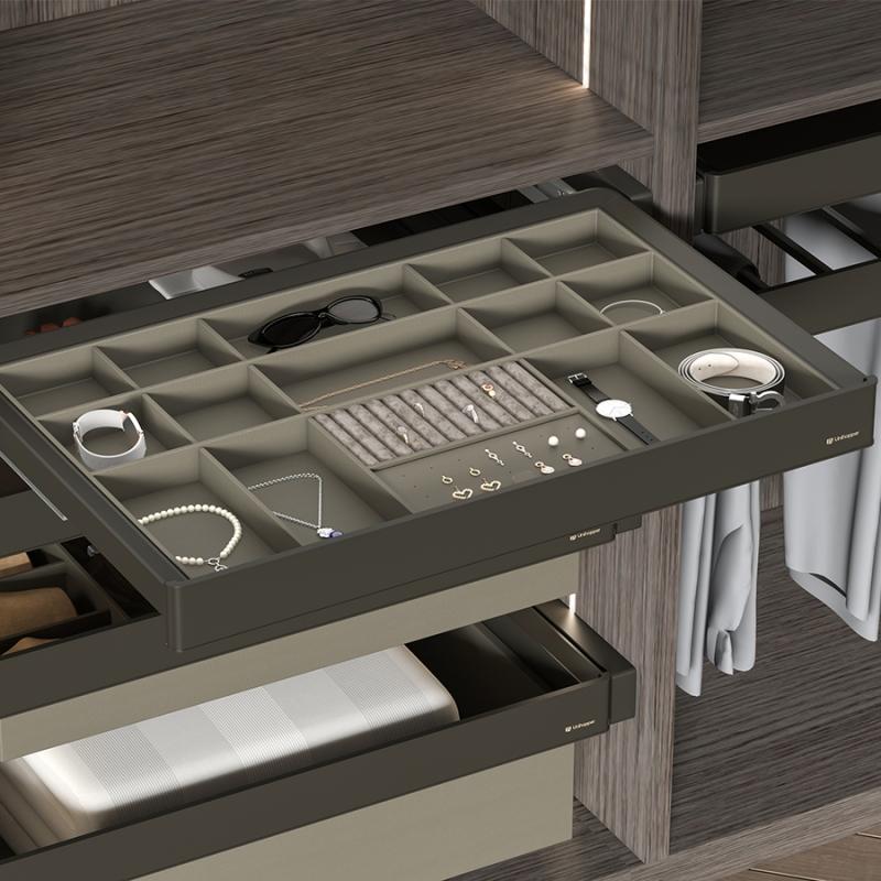 Выдвижная полка для аксессуаров серая кожа Unihopper в базу 600мм с доводчиком clip-on MONIKA