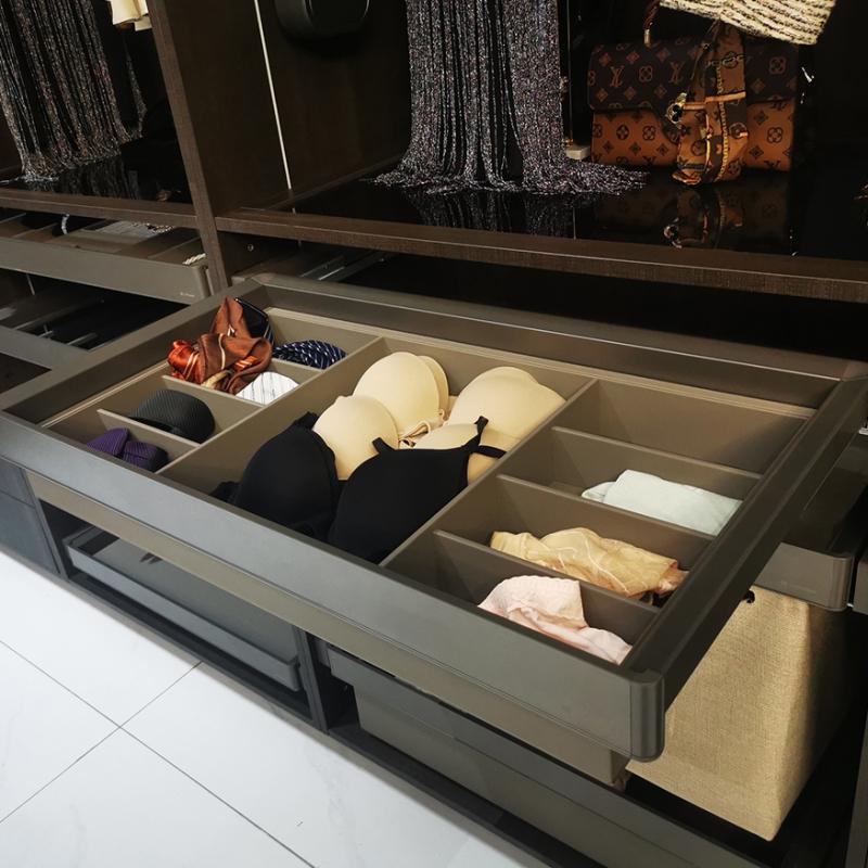 Выдвижная полка для белья серая кожа Unihopper в базу 900мм с доводчиком clip-on MONIKA