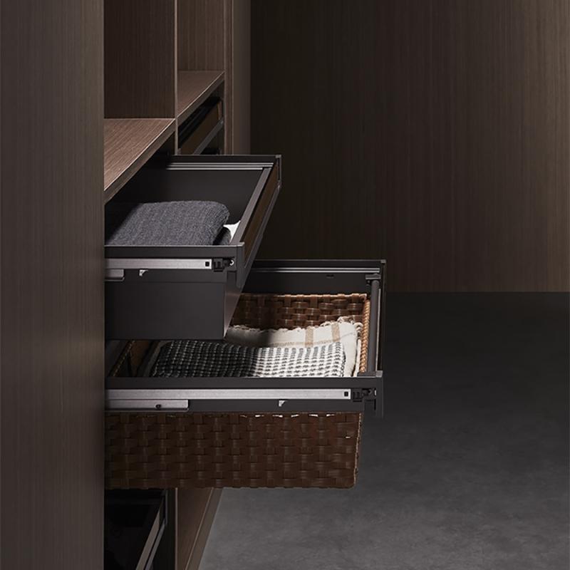 Выдвижная корзина из ПВХ ротанга со стеклянной панелью Unihopper в базу 800мм c доводчиком clip-on NAKA