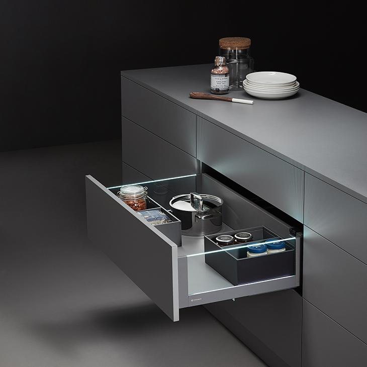 Комплект выдвижного ящика Unihopper Magic Box, 170*450мм, с доводчиком со стеклом свет LED, графит