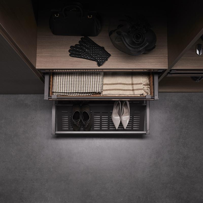 Выдвижная корзина из ПВХ ротанга со стеклянной панелью Unihopper в базу 900мм c доводчиком clip-on NAKA