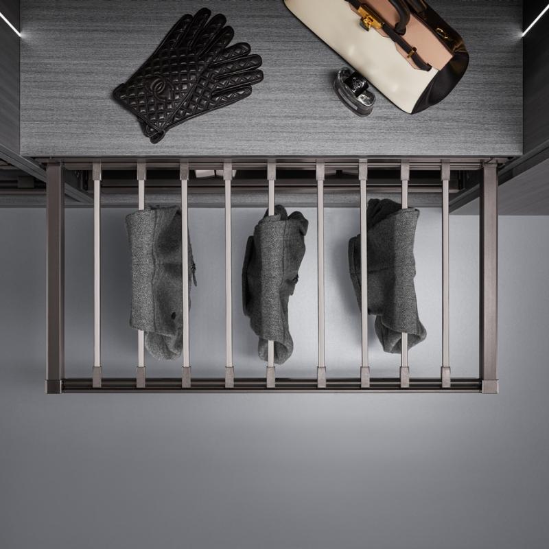 Выдвижная вешалка для брюк Unihopper, в базу 900 мм, c доводчиком, clip-on, Moka