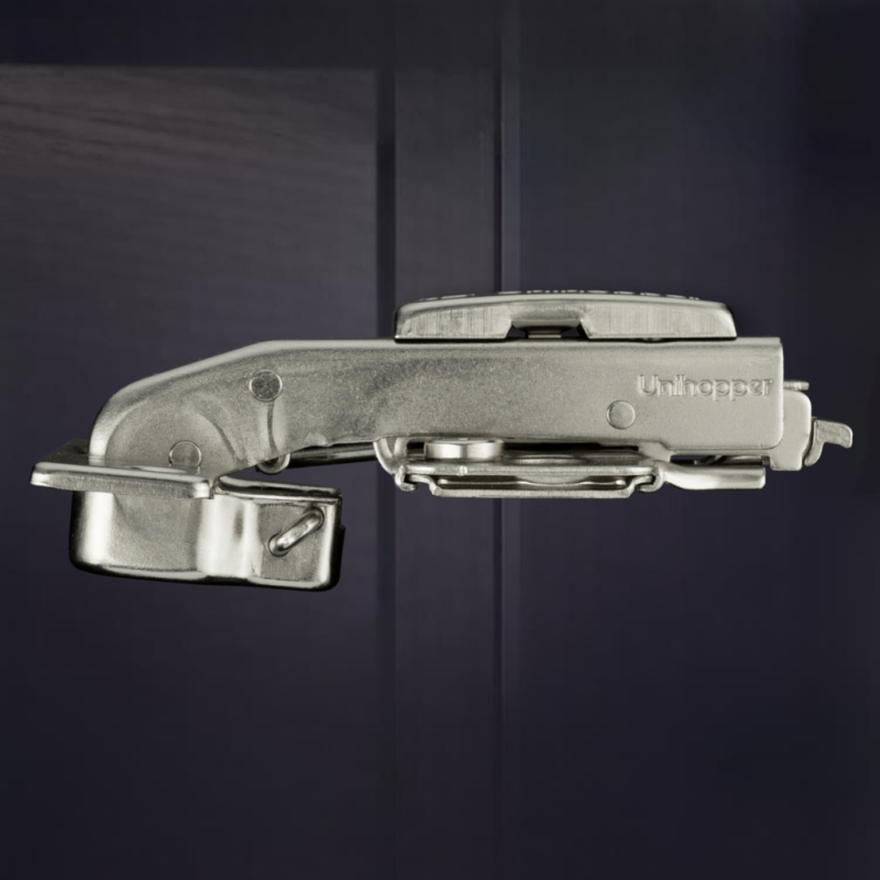 Угловая 90° 3D петля UNIHOPPER для фальшпанели с доводчиком, 52мм, с декоративной накладкой