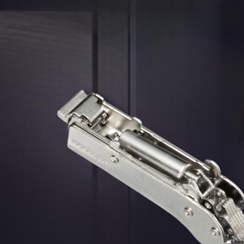 Полунакладная 3D петля UNIHOPPER с доводчиком, 45мм, с декоративной накладкой