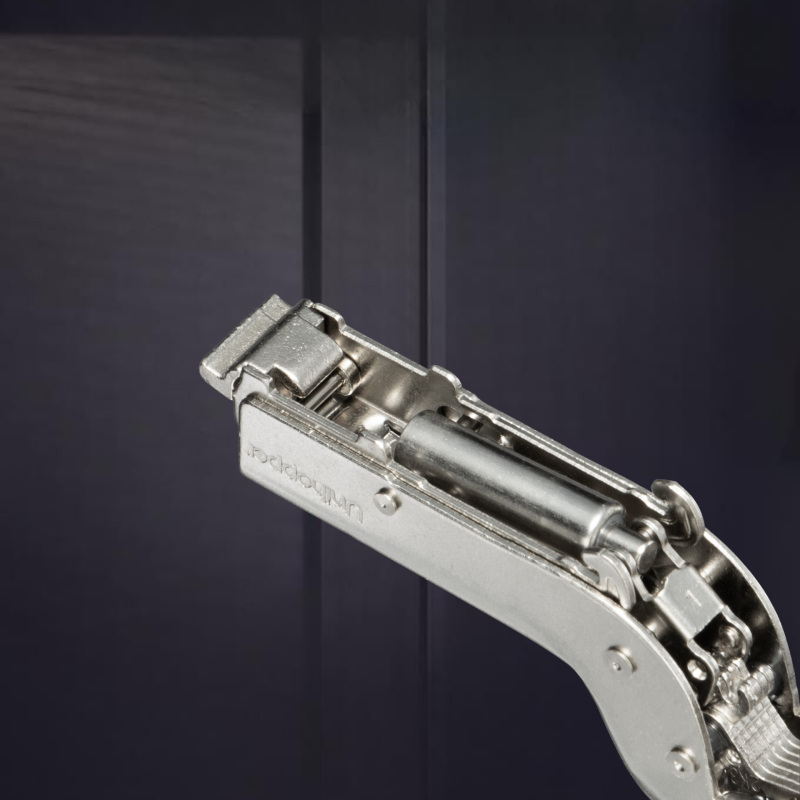 Вкладная 3D петля UNIHOPPER с доводчиком, 45мм, с декоративной накладкой